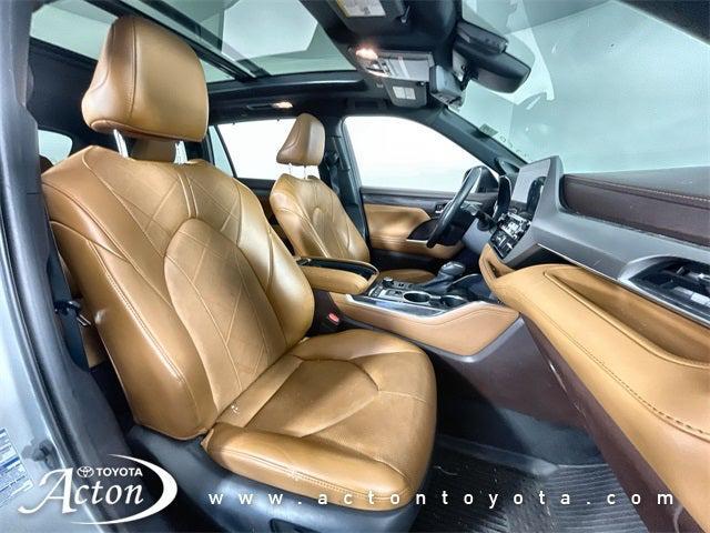 Photo of 2022 Wind Chill Pearl Toyota Highlander