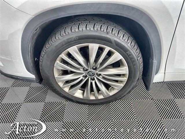 Photo of 2022 Wind Chill Pearl Toyota Highlander