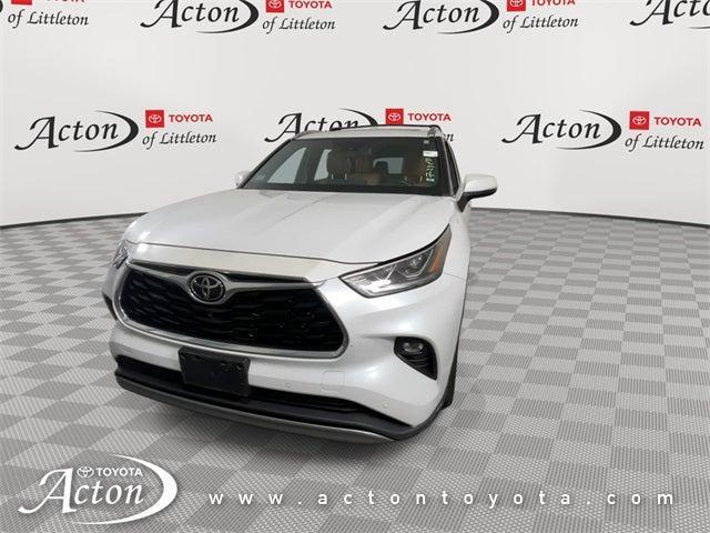 Photo of 2022 Wind Chill Pearl Toyota Highlander