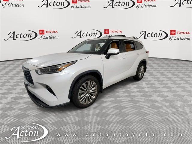 Photo of 2022 Wind Chill Pearl Toyota Highlander