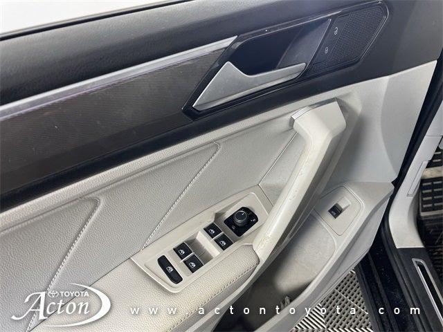 Photo of 2022 Deep Black Pearl Volkswagen Tiguan