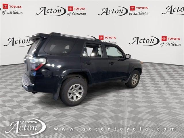 Photo of 2016 Midnight Black Metallic Toyota 4Runner