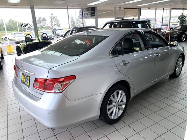 Photo of 2012 Silver Lexus ES 350