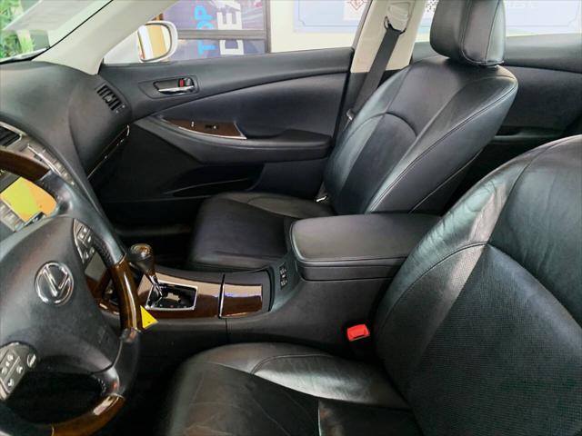 Photo of 2012 Silver Lexus ES 350