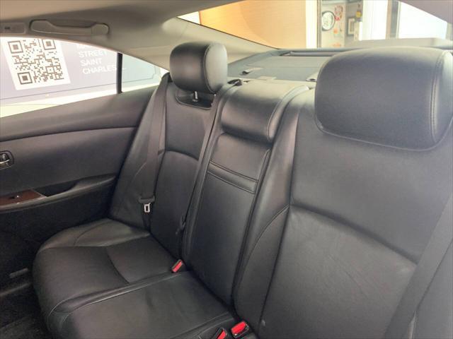 Photo of 2012 Silver Lexus ES 350