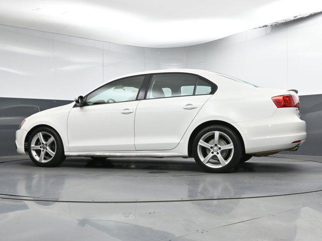 Photo of 2012 Candy White Volkswagen Jetta