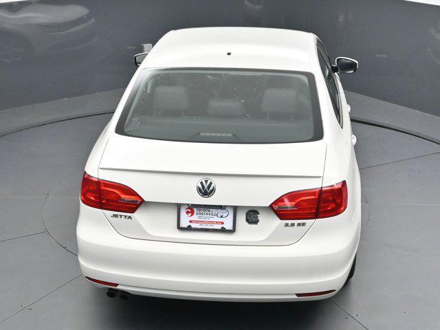 Photo of 2012 Candy White Volkswagen Jetta