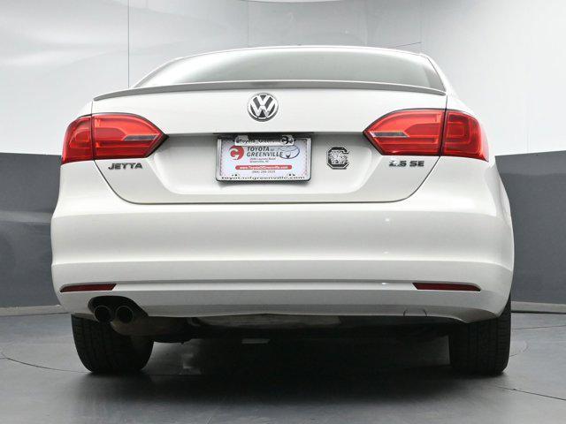 Photo of 2012 Candy White Volkswagen Jetta