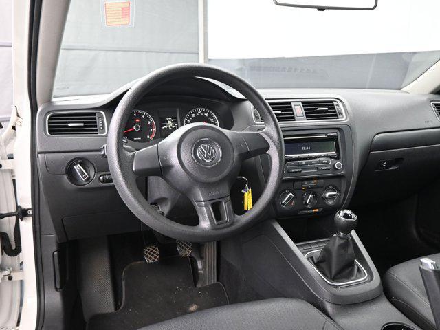 Photo of 2012 Candy White Volkswagen Jetta