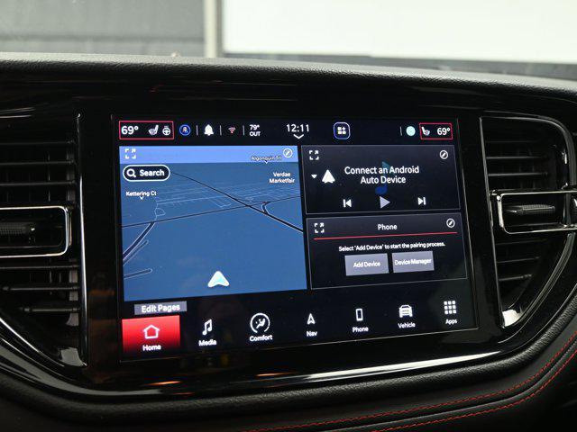 Photo of 2023 DB Black Clearcoat Dodge Durango