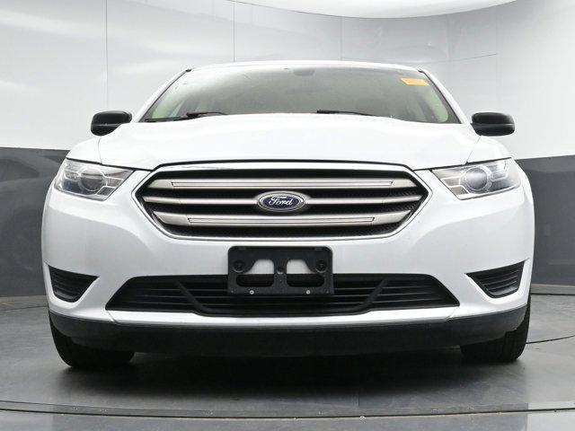 Photo of 2019 Oxford White Ford Taurus