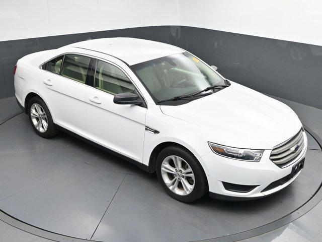 Photo of 2019 Oxford White Ford Taurus