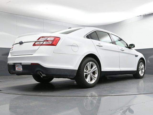 Photo of 2019 Oxford White Ford Taurus