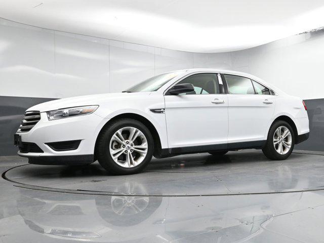 Photo of 2019 Oxford White Ford Taurus