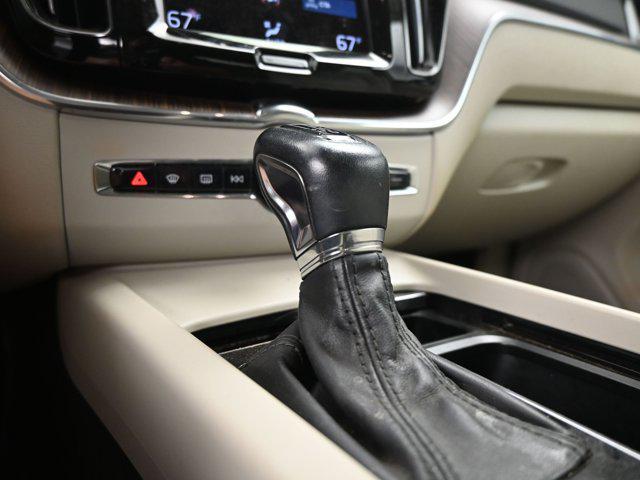 Photo of 2021 Denim Blue Metallic Volvo XC60