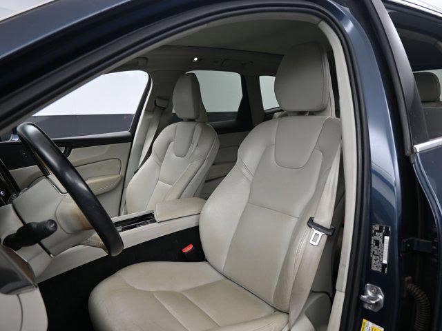 Photo of 2021 Denim Blue Metallic Volvo XC60