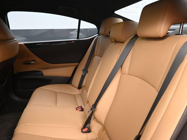 Photo of 2021 Eminent White Pearl Lexus ES 350