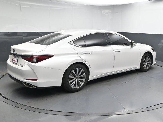 Photo of 2021 Eminent White Pearl Lexus ES 350