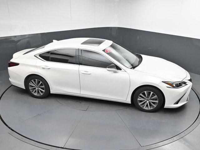 Photo of 2021 Eminent White Pearl Lexus ES 350