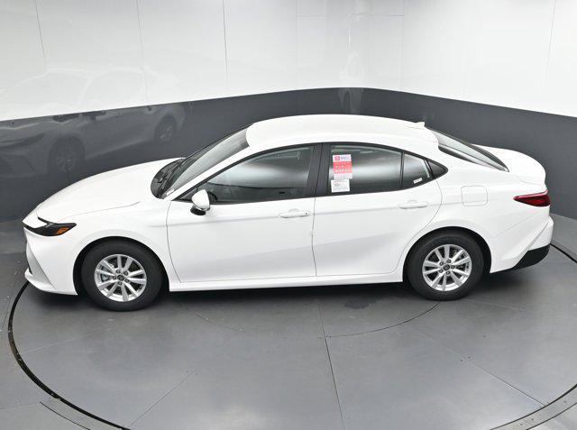 Photo of 2025 Ice Cap Toyota Camry
