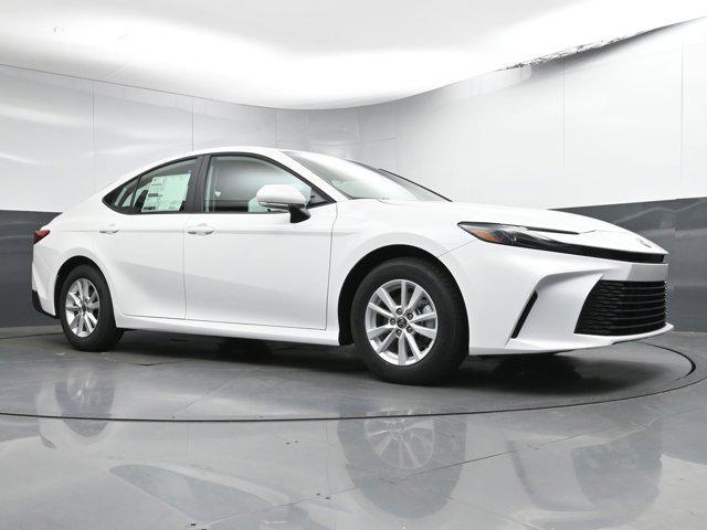 Photo of 2025 Ice Cap Toyota Camry