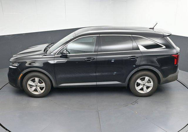 Photo of 2022 Ebony Black Kia Sorento