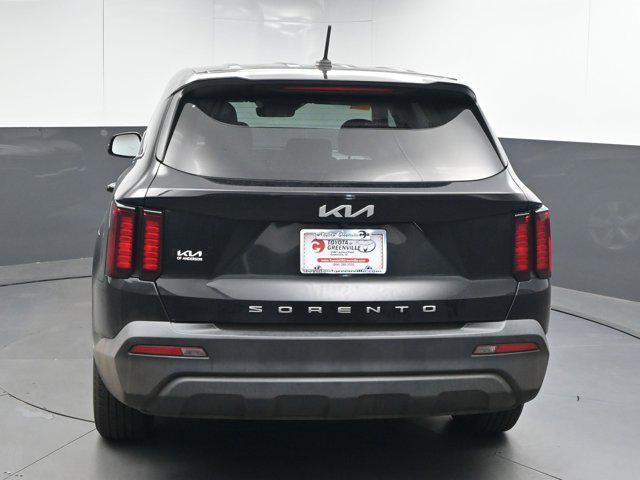 Photo of 2022 Ebony Black Kia Sorento