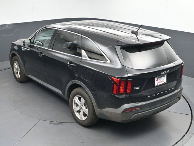 Photo of 2022 Ebony Black Kia Sorento