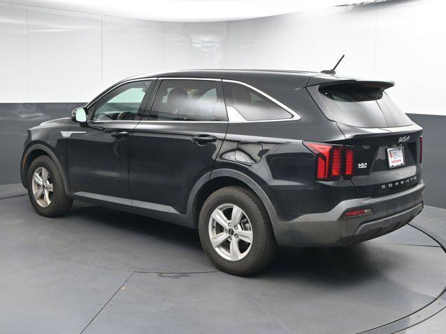 Photo of 2022 Ebony Black Kia Sorento