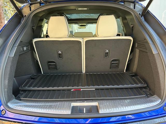 Photo of 2025 Apex Blue Pearl Acura MDX