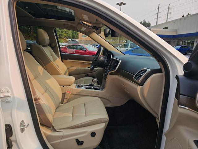 Photo of 2016 Bright White Clearcoat Jeep Grand Cherokee
