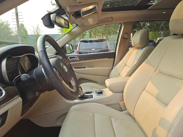 Photo of 2016 Bright White Clearcoat Jeep Grand Cherokee