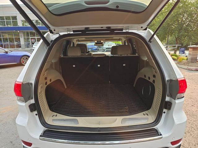 Photo of 2016 Bright White Clearcoat Jeep Grand Cherokee