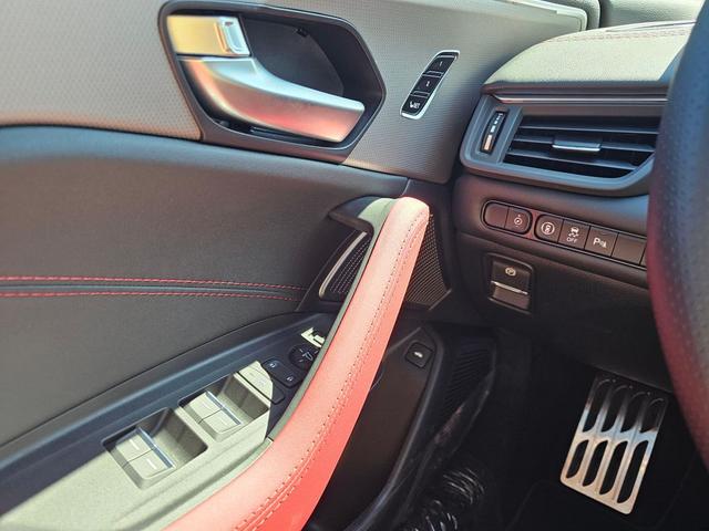 Photo of 2025 Platinum White Pearl Acura TLX