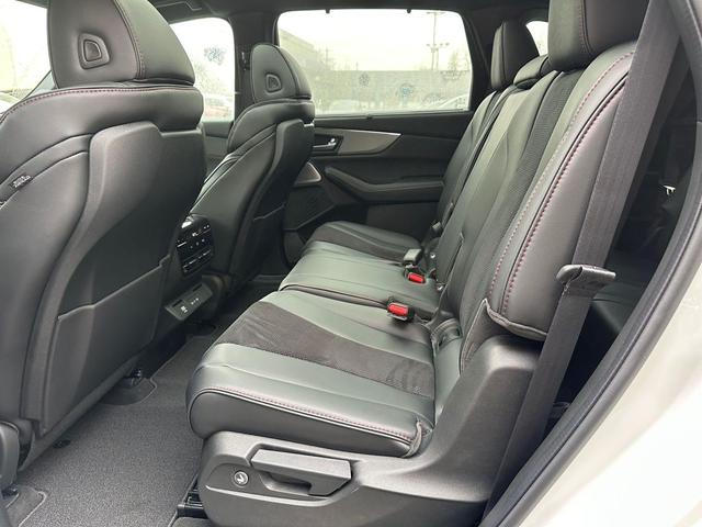 Photo of 2025 Platinum White Pearl Acura MDX