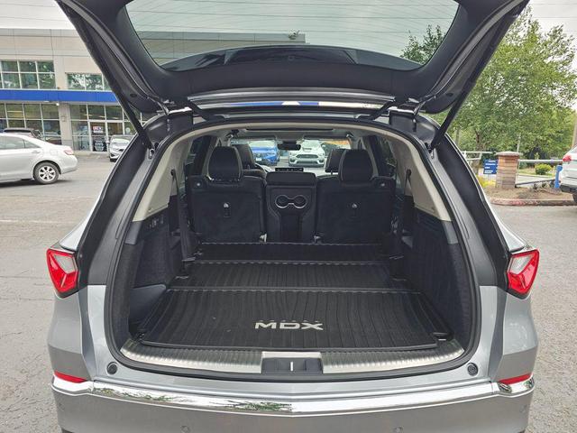 Photo of 2024 Lunar Silver Metallic Acura MDX