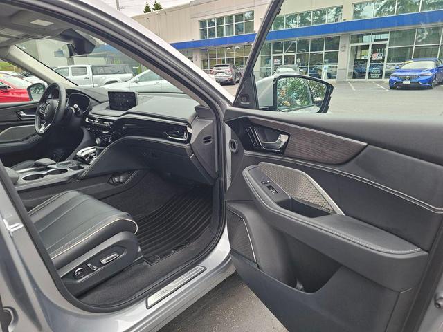 Photo of 2024 Lunar Silver Metallic Acura MDX