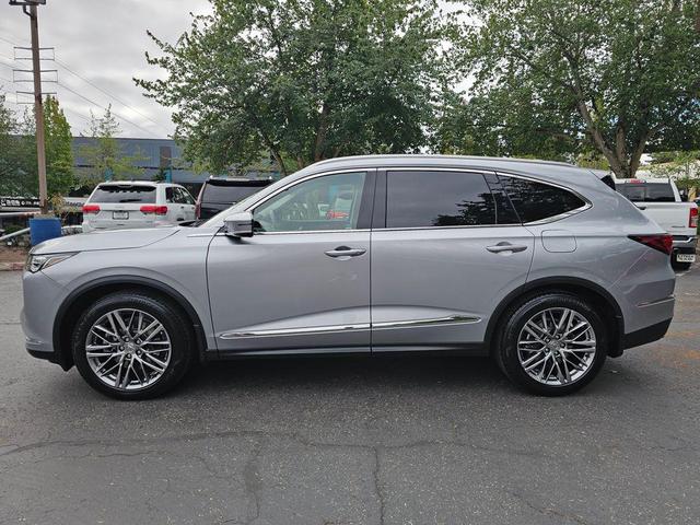 Photo of 2024 Lunar Silver Metallic Acura MDX