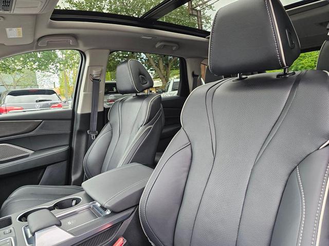 Photo of 2024 Lunar Silver Metallic Acura MDX
