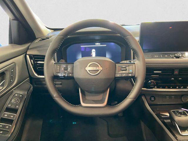 Photo of 2025 White / Black Nissan Rogue