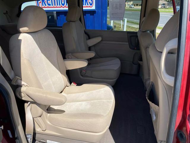 Photo of 2011 Red Kia Sedona