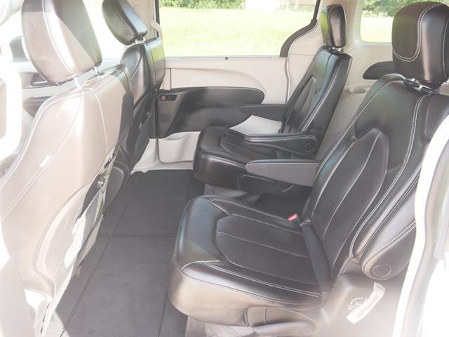 Photo of 2023 Bright White Clearcoat Chrysler Pacifica