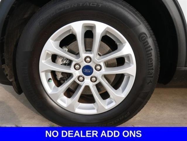Photo of 2022 Oxford White Ford Escape