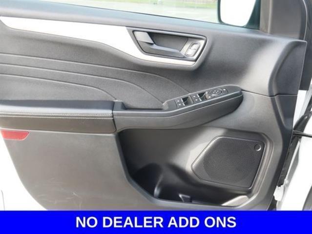 Photo of 2022 Oxford White Ford Escape