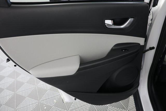 Photo of 2022 Lunar White Hyundai KONA