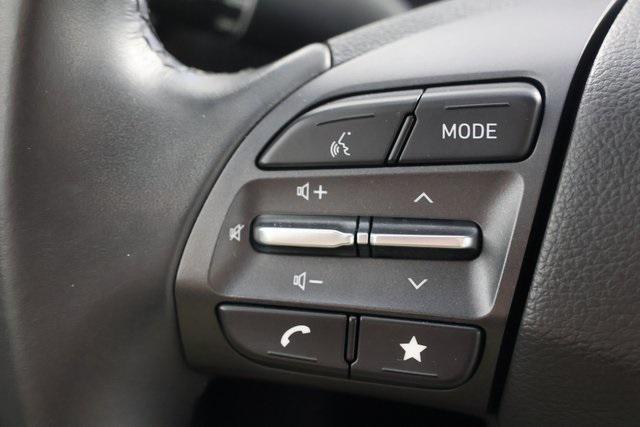 Photo of 2022 Lunar White Hyundai KONA