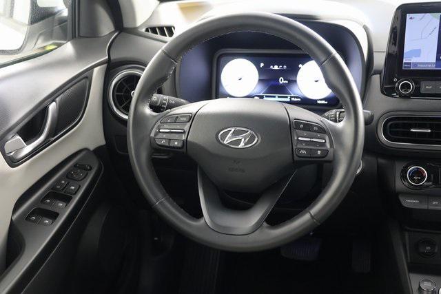 Photo of 2022 Lunar White Hyundai KONA