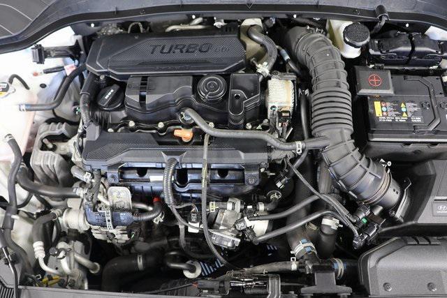 Photo of 2022 Lunar White Hyundai KONA