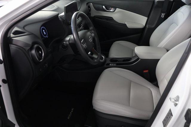 Photo of 2022 Lunar White Hyundai KONA