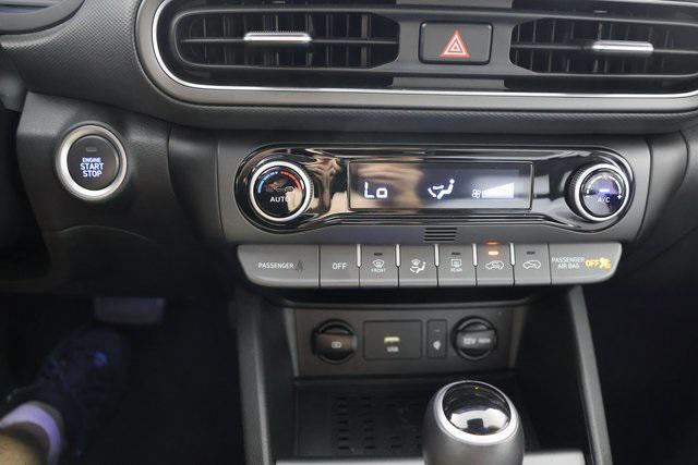 Photo of 2022 Lunar White Hyundai KONA